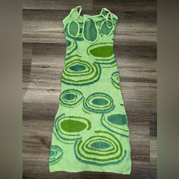 Green dress with cutouts - Picture 2 of 3